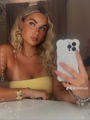 Callmelenilu Nude Leaked Photo #16