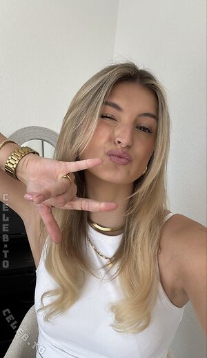 Caro Winter Nude Leaked Photo #13