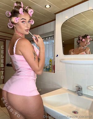 Cassie Nude Leaked Photo #142
