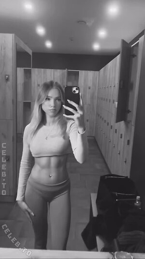 celina.sndr Nude Leaked Photo #11