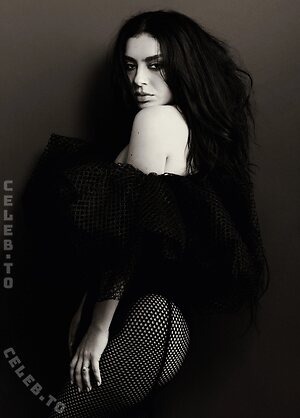Charli XCX Nude Leaked Photo #91