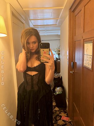 Charlotte Lawrence photo