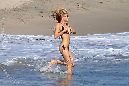 Charlotte McKinney Nude Leaked Photo #48