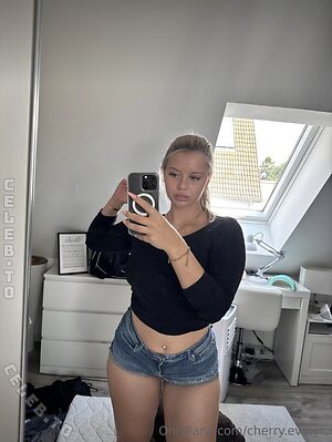 Cherry evelyn Nude Leaked Photo #17