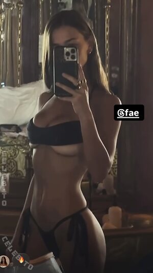 Chloe Campbell photo
