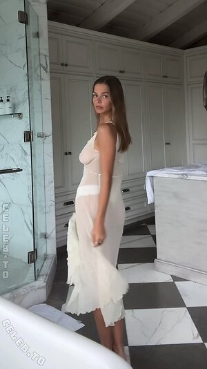 Chloe Campbell photo