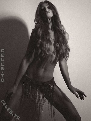 Cintia Dicker Nude Leaked Photo #9
