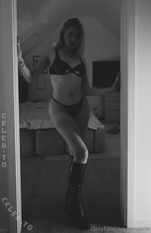 Cirizzle Nude Leaked Photo #113
