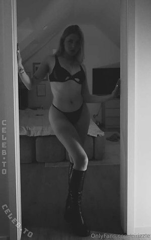 Cirizzle Nude Leaked Photo #137