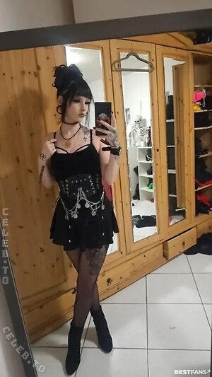 Crazy Badgirl Nude Leaked Photo #3