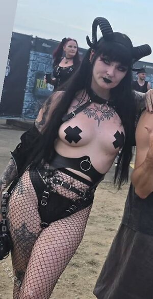 Crazy Badgirl Nude Leaked Photo #14