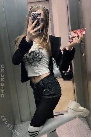 crystalmarykitty Nude Leaked Photo #62