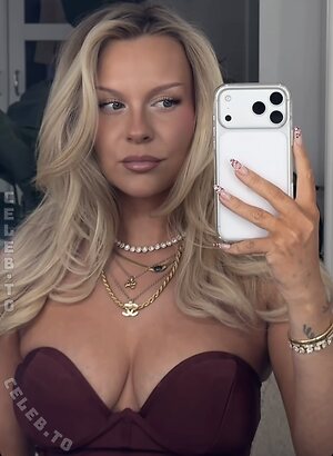 Dagi Bee Nude Leaked Photo #49