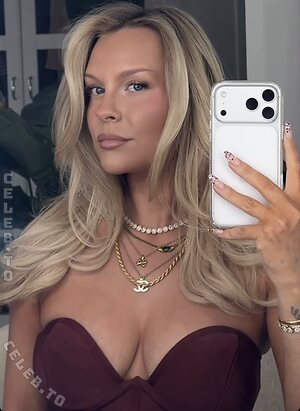 Dagi Bee Nude Leaked Photo #51