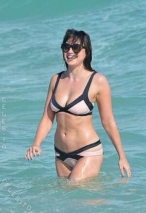Daisy Lowe photo
