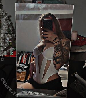 De.ennex Nude Leaked Photo #3