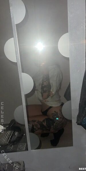 De.ennex Nude Leaked Photo #12