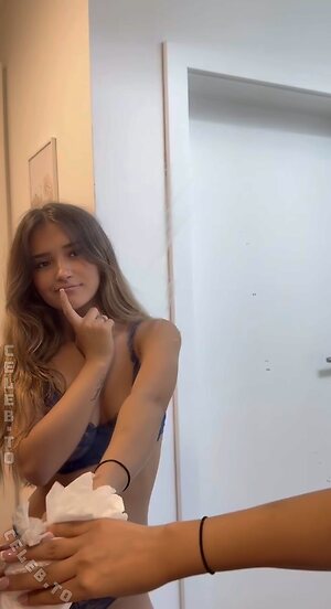 deineeleyla Nude Leaked Photo #32