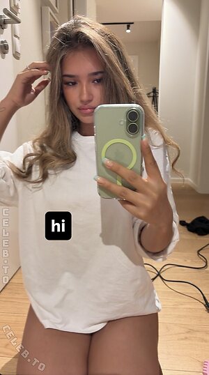 deineeleyla Nude Leaked Photo #121