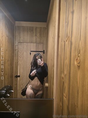 dielissy Nude Leaked Photo #13