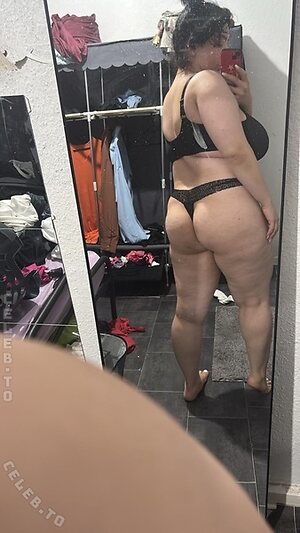 Ebru Uslu Nude Leaked Photo #13