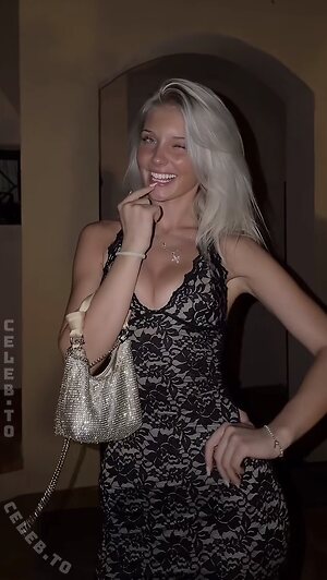 Elena Zoe