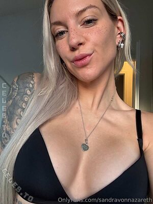 Elena_tight