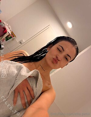 Ella petite Nude Leaked Photo #109