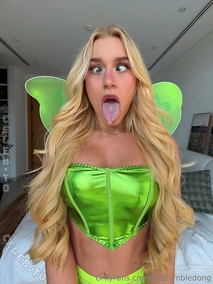 Elle Brooke photo