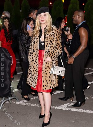 Elle Fanning Nude Leaked Photo #44