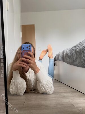 elligraaay photo