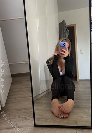 elligraaay photo