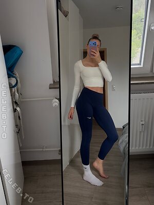 elligraaay Nude Leaked Photo #27