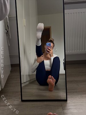 elligraaay Nude Leaked Photo #28