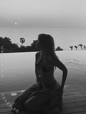 Ema Louise photo