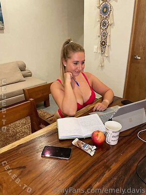 Emely.davis Nude Leaked Photo #16