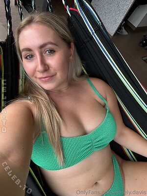 Emely.davis Nude Leaked Photo #32