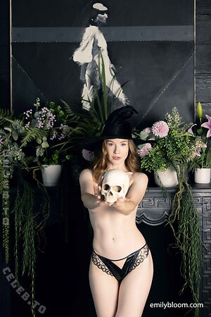 Emily Bloom Nude Leaked Photo #968