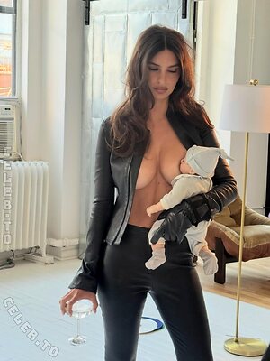 Emily Ratajkowski Nude Leaked Photo #260