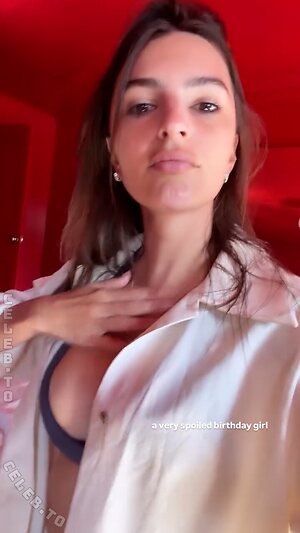 Emily Ratajkowski Nude Leaked Photo #293