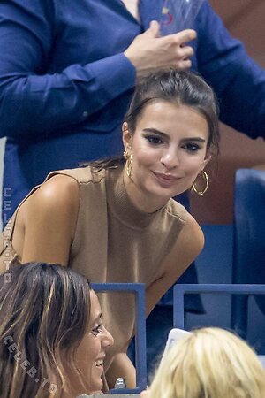 Emily Ratajkowski Nude Leaked Photo #299