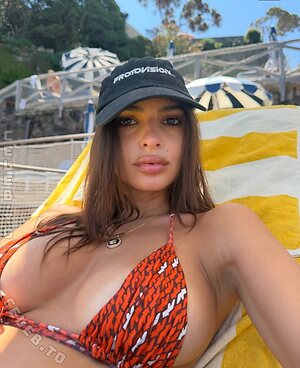 Emily Ratajkowski Nude Leaked Photo #325