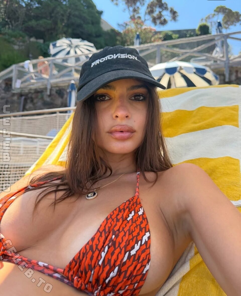 Emily Ratajkowski Nude Leaked Photos