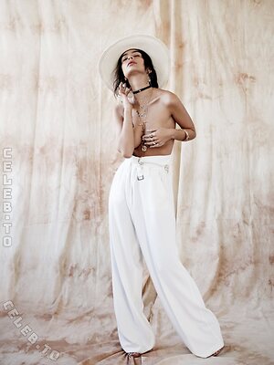Emily Ratajkowski Nude Leaked Photo #489
