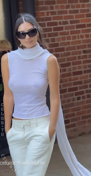 Emily Ratajkowski Nude Leaked Photo #507