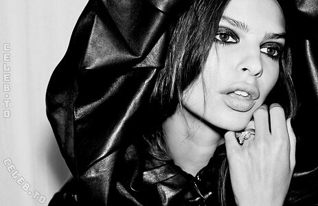 Emily Ratajkowski Nude Leaked Photo #761