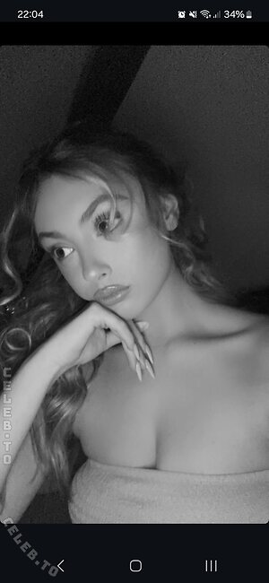 Emily._.mhl Nude Leaked Photo #21