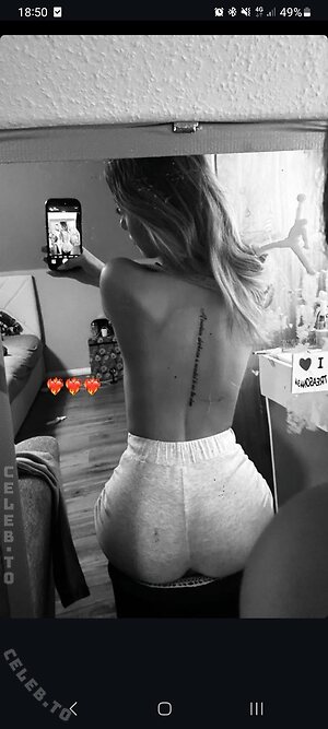 Emily._.mhl Nude Leaked Photo #26