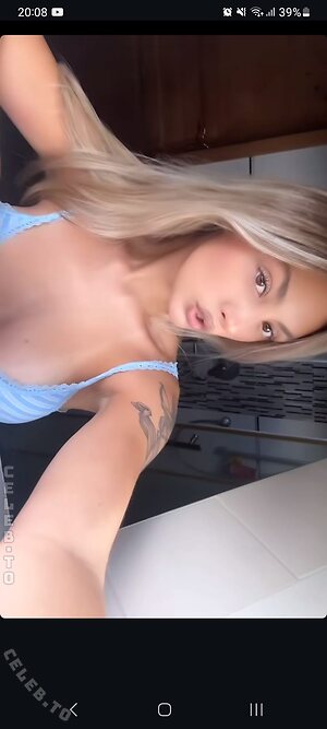Emily._.mhl Nude Leaked Photo #36
