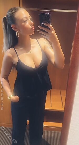 Emily._.mhl Nude Leaked Photo #111